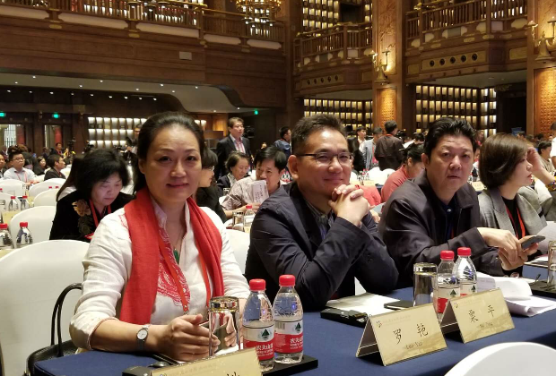 图为粟平董事长（左二）出席第五届尼山世界文明论坛