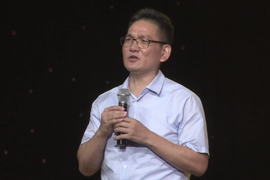 “《整装再出发》词作者、西米集团董事长粟平在湖南省庆祝建军91周年晚会谈创作心得