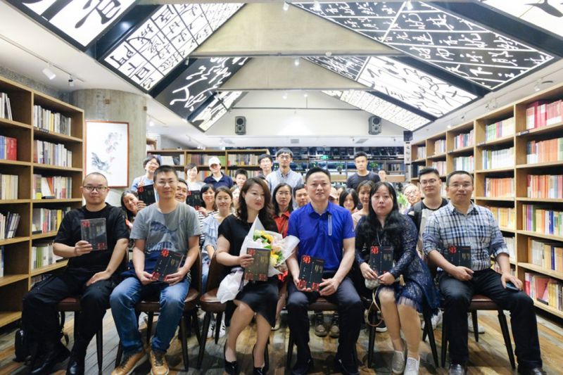 “致敬最美逆行——《第一信号》书籍分享会在止间书店举行